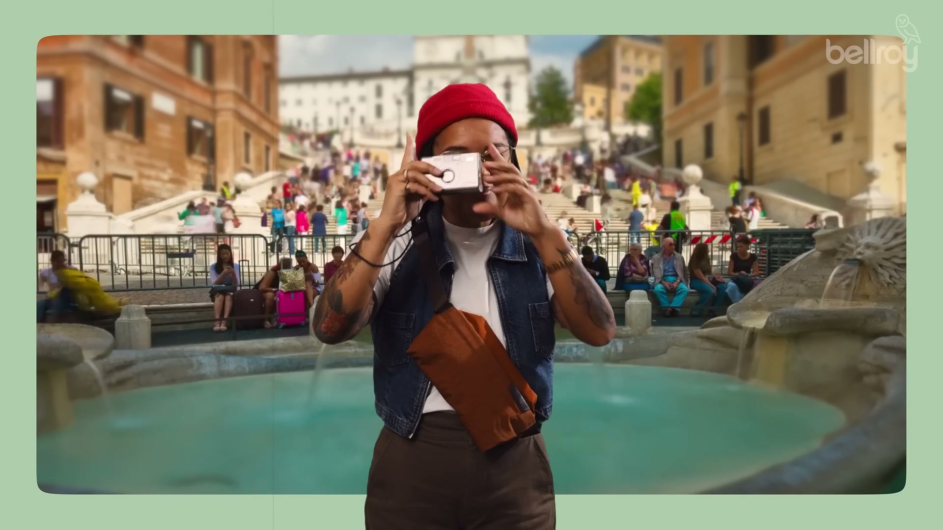 Bellroy · Leaders of the Pack: 用旅行场景展示包袋,用于海外品牌社媒。