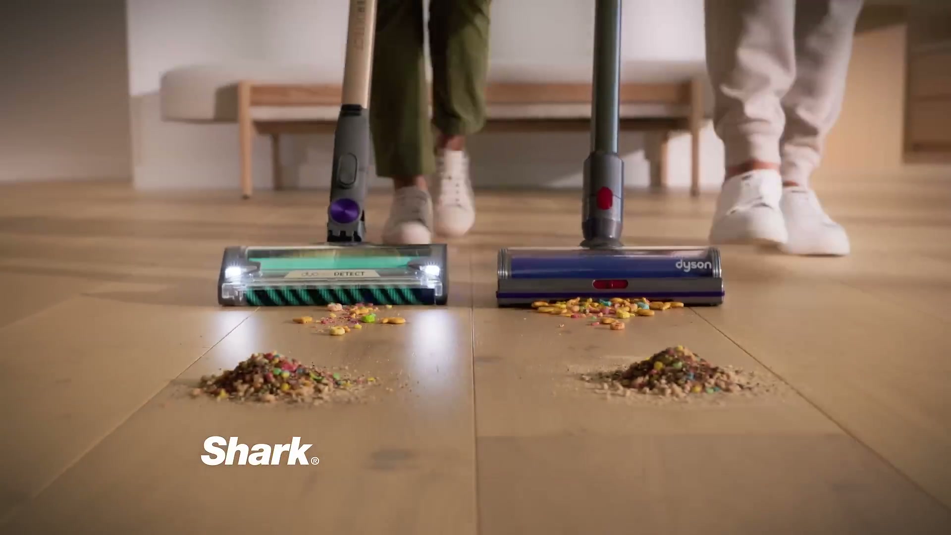 Shark · PowerDetect 功能短片: 用清洁对比讲产品卖点,用于海外市场传播。