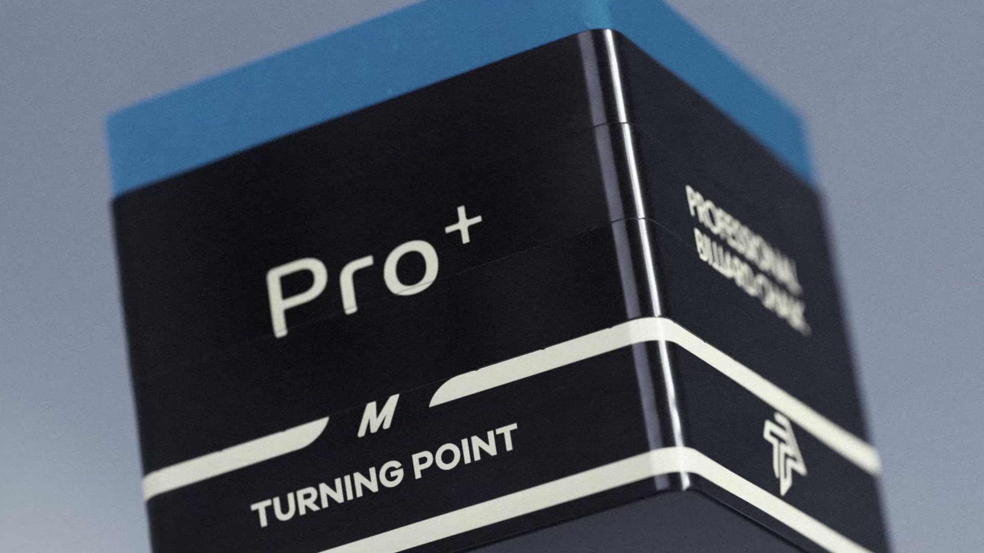 Turning Point Pro+ · 运动装备短片: 用 AIGC 展现产品材质和包装,用于海外品牌传播。
